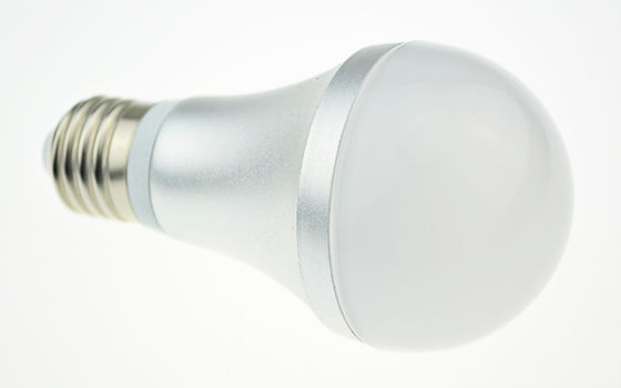 Λάμπα φωτός των οδηγήσεων Dimmable βολβών σφαιρών των αδιάβροχων IP65 οδηγήσεων SMD 5 W E26 120 βολτ